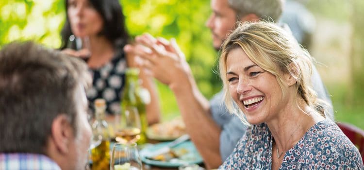 Suivre les conversations dans un environnement bruyant